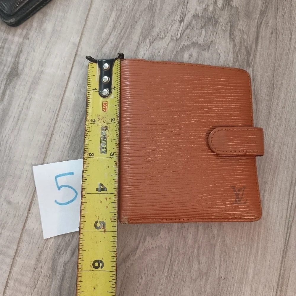 Louis Vuitton CHESNUT BIFOLD W/ Clasp